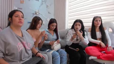 lanna_as online show from October 8, 2025, 2:25 pm