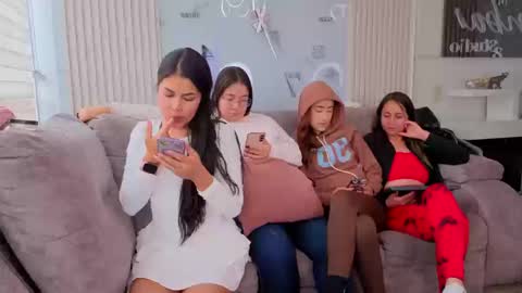lanna_as online show from March 10, 2026, 1:38 pm