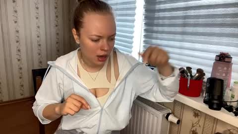 Hello My name is Lola online show from April 1, 2026, 11:44 am