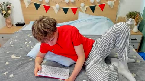 Fandi online show from March 12, 2025, 6:51 am