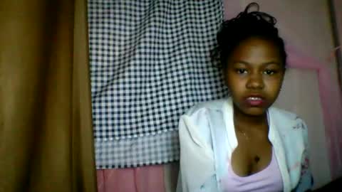 Snapshot of lara_belle chatting on July 7, 2026, 6:47 am lara_belle online show from July 7, 2026, 6:47 am