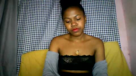 Snapshot of lara_belle chatting on July 20, 2026, 10:50 am lara_belle online show from July 20, 2026, 10:50 am