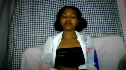 Snapshot of lara_belle chatting on August 2, 2026, 8:18 pm lara_belle online show from August 2, 2026, 8:18 pm