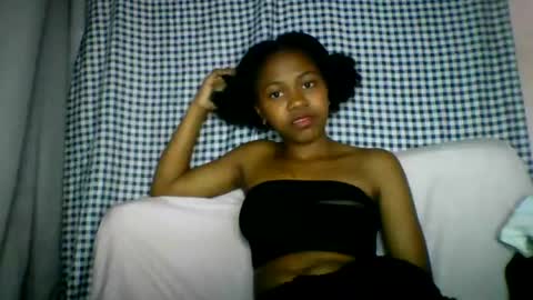 Snapshot of lara_belle chatting on August 3, 2026, 9:04 am lara_belle online show from August 3, 2026, 9:04 am