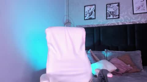 Lara online show from February 22, 2025, 1:33 am