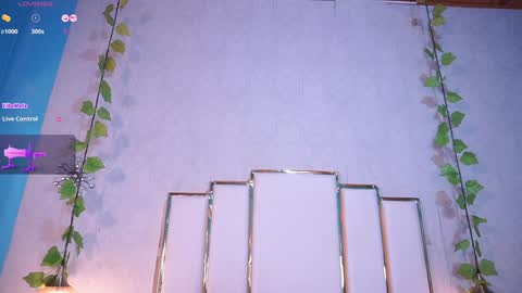 Hello Guys I am Lara Giraldo  WELCOME To my room online show from December 20, 2024, 4:09 am