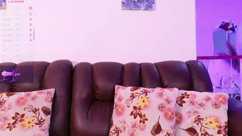 Hello Guys I am Lara Giraldo  WELCOME To my room online show from May 18, 2026, 11:43 pm