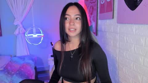 lara online show from September 17, 2025, 4:03 am