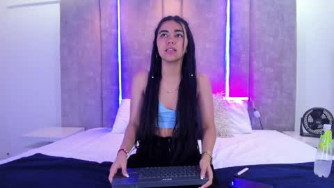 Lara online show from January 22, 2025, 1:42 am