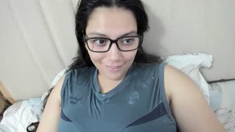 lara online show from September 24, 2025, 3:21 am