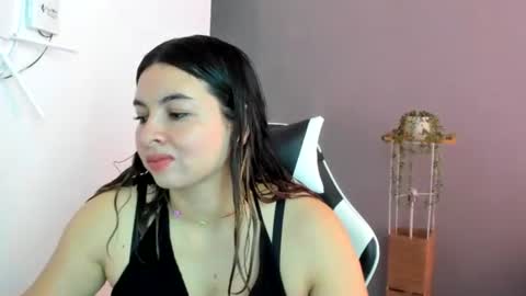 Lara online show from June 17, 2026, 4:52 pm