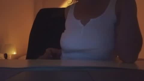 larafox22 online show from April 14, 2026, 7:25 am