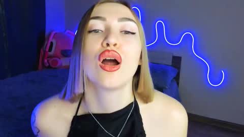 Snapshot of larakrein_lk chatting on October 13, 2025, 1:44 pm LaraKrein lk online show from October 13, 2025, 1:44 pm