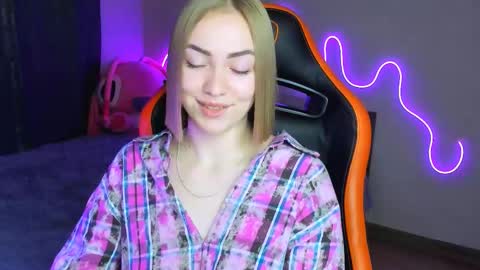 Snapshot of larakrein_lk chatting on October 16, 2025, 4:30 pm LaraKrein lk online show from October 16, 2025, 4:30 pm