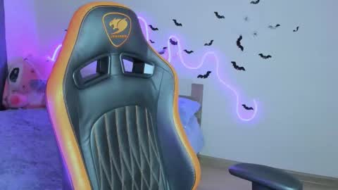 Snapshot of larakrein_lk chatting on November 1, 2025, 1:24 pm LaraKrein lk online show from November 1, 2025, 1:24 pm