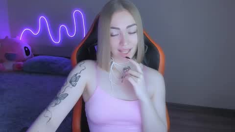 Snapshot of larakrein_lk chatting on November 14, 2025, 1:43 pm LaraKrein lk online show from November 14, 2025, 1:43 pm