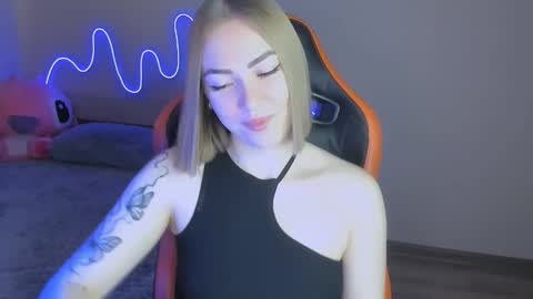 Snapshot of larakrein_lk chatting on November 15, 2025, 10:45 am LaraKrein lk online show from November 15, 2025, 10:45 am