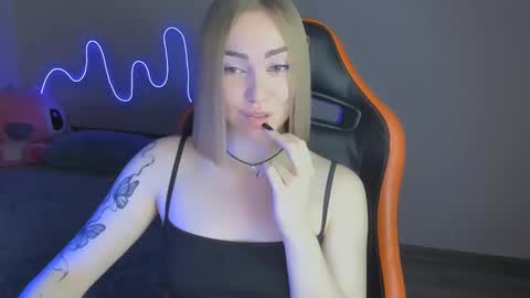 Snapshot of larakrein_lk chatting on November 17, 2025, 3:51 pm LaraKrein lk online show from November 17, 2025, 3:51 pm