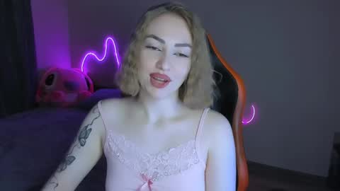 LaraKrein lk online show from April 17, 2026, 7:39 pm