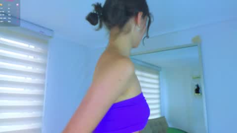 Lara  online show from December 9, 2024, 6:25 pm