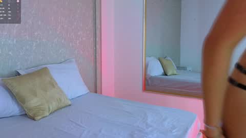 Lara  online show from February 6, 2025, 3:09 pm