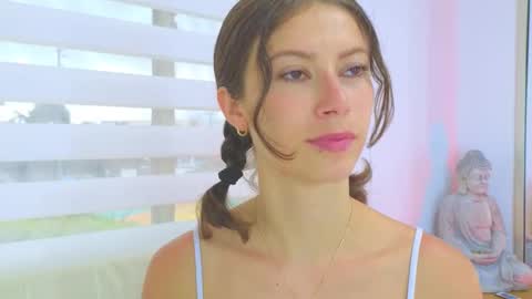 Lara  online show from March 8, 2025, 12:20 pm