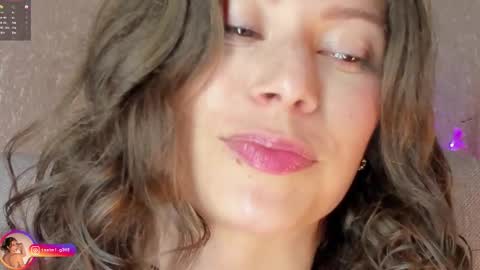 Lara  online show from November 20, 2025, 1:55 pm