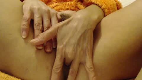 laralhotr online show from December 2, 2024, 7:05 pm