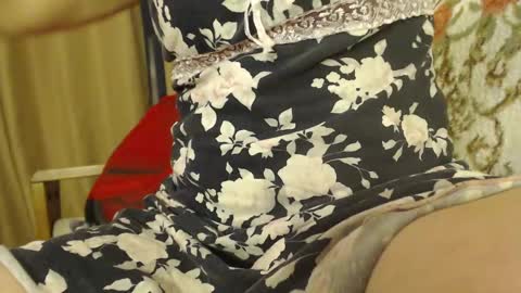 laralhotr online show from March 1, 2025, 10:10 pm