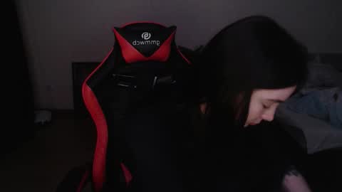 Laralianna online show from February 4, 2026, 6:14 pm