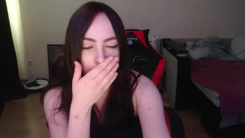 Laralianna online show from March 18, 2026, 9:56 am