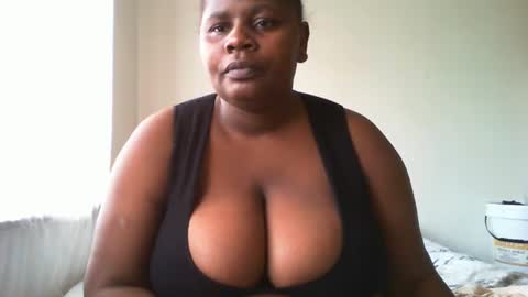 Snapshot of laralovex chatting on December 2, 2024, 12:40 pm laralovex online show from December 2, 2024, 12:40 pm