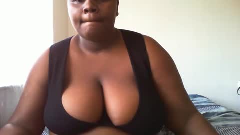 Snapshot of laralovex chatting on December 15, 2024, 11:12 am laralovex online show from December 15, 2024, 11:12 am