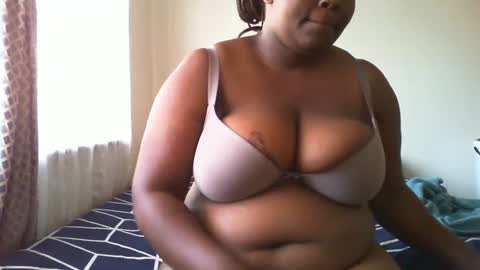 Snapshot of laralovex chatting on February 27, 2025, 7:12 am laralovex online show from February 27, 2025, 7:12 am