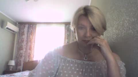 Snapshot of laramrs chatting on June 19, 2026, 4:00 pm laramrs online show from June 19, 2026, 4:00 pm