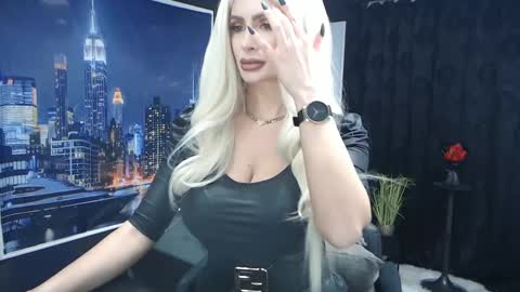 laras_moans online show from February 5, 2025, 7:50 am