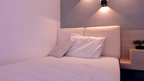 Laura online show from November 27, 2025, 10:23 pm