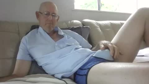 Snapshot of largerthan chatting on January 12, 2026, 2:06 am largerthan- say hi on entry online show from January 12, 2026, 2:06 am