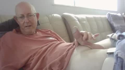 Snapshot of largerthan chatting on January 15, 2026, 3:11 am largerthan- say hi on entry online show from January 15, 2026, 3:11 am