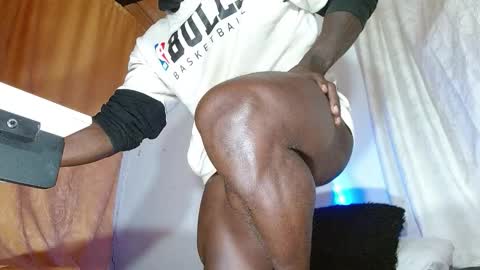 Snapshot of largo_eddy chatting on October 13, 2025, 10:04 am Largo eddy online show from October 13, 2025, 10:04 am