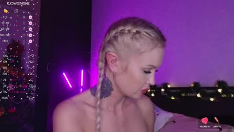 Snapshot of larine_morgan chatting on December 30, 2024, 2:40 pm LarineGMT7 UTC6 online show from December 30, 2024, 2:40 pm