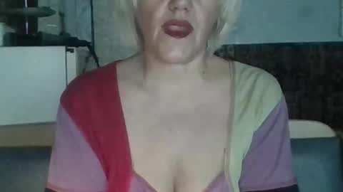 larisaq4ugo24 online show from November 23, 2025, 10:37 am