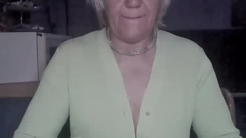 Snapshot of larisaq4ugo24 chatting on February 18, 2026, 4:25 pm larisaq4ugo24 online show from February 18, 2026, 4:25 pm