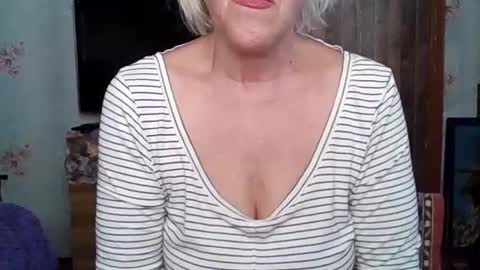 Snapshot of larisaq4ugo24 chatting on July 13, 2026, 7:33 am larisaq4ugo24 online show from July 13, 2026, 7:33 am