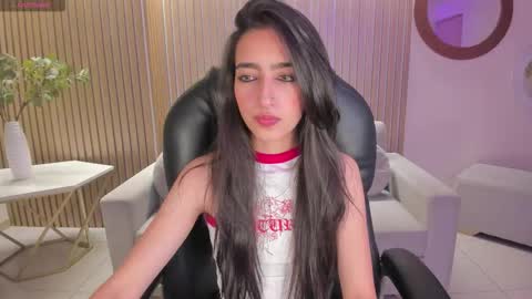 Larisa Smirnov online show from September 26, 2025, 4:49 am