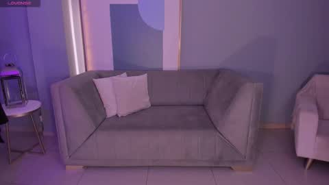 Larisa Smirnov online show from November 21, 2025, 3:49 am