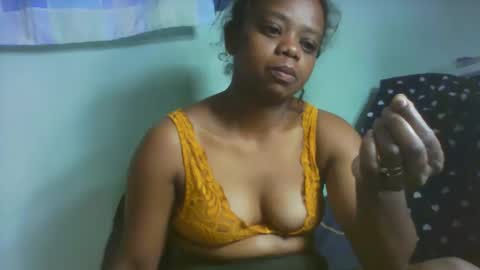 larissa645771 online show from November 4, 2025, 7:46 pm