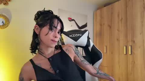 Snapshot of larissa_baker chatting on August 6, 2026, 11:45 am isa 3 online show from August 6, 2026, 11:45 am
