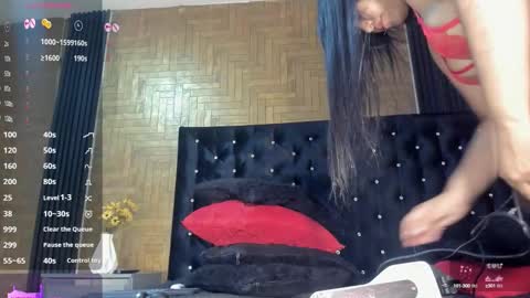       online show from October 11, 2025, 8:07 pm