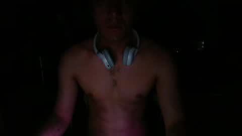 Snapshot of larry_art_a chatting on May 16, 2026, 8:33 am Larry online show from May 16, 2026, 8:33 am